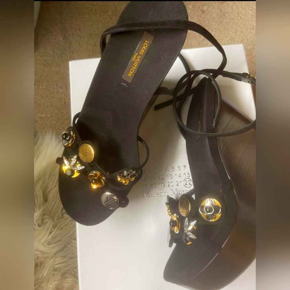 LOUIS Vuitton